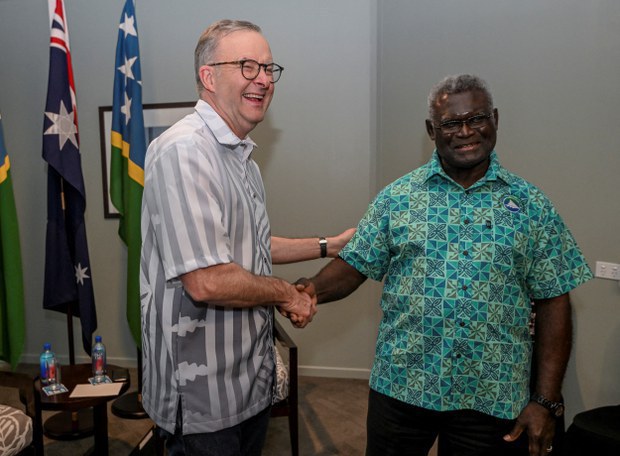 Australian Prime Minister Anthony Albanese (left) meets with Solomon Islands Prime Minister Manasseh Sogavare at the Pacific Islands Forum in Suva, Fiji, July 13, 2022. Reuters