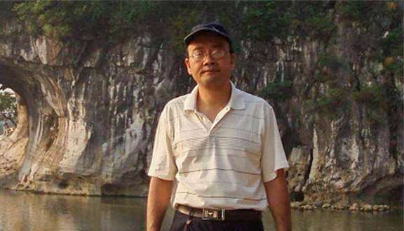 Chinese police detain dissident who forwarded 'Bridge Man' content