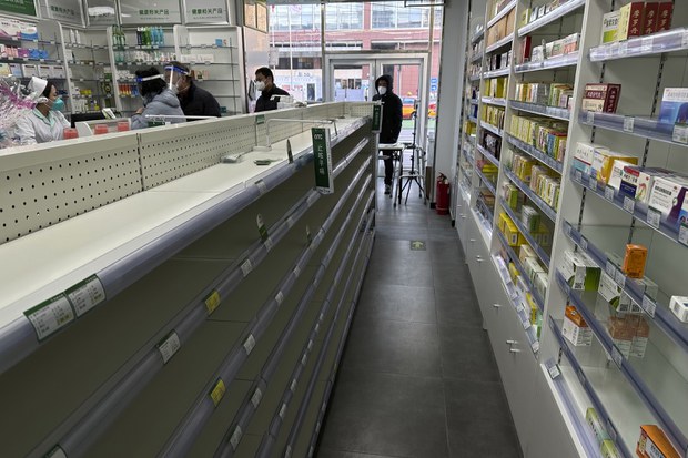 Medicines shortage spreads overseas as people buy Panadol to send to China