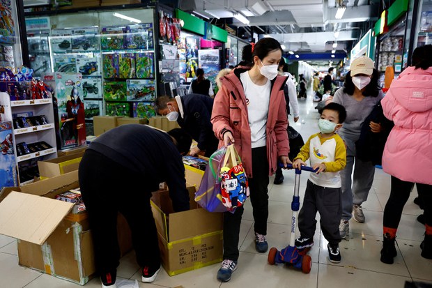 Aiming to boost sluggish post-COVID economy, Xi Jinping eyes consumers and investment