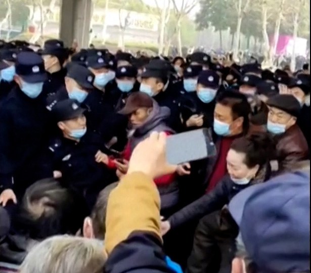 Thousands of retirees protest in Wuhan and Dalian over medical payout cuts