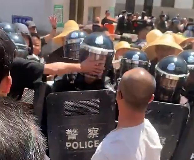 Hui Muslims and police clash in China's Yunnan over mosque dome demolition