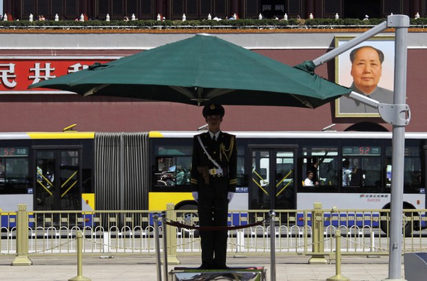 Beijing mulls ban on commercial ads on public buses in Tiananmen Square