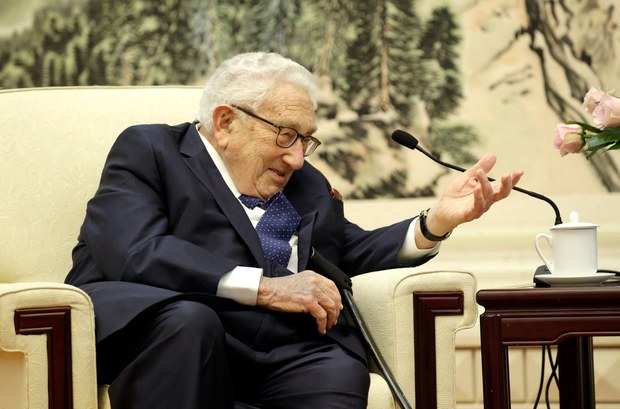 Kissinger meets China’s top diplomat as Kerry wraps up climate talks