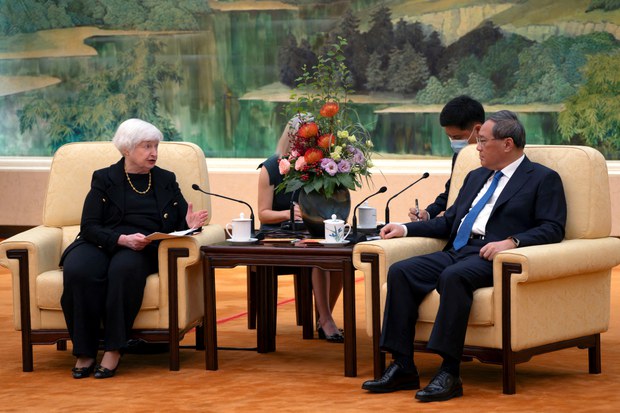 Yellen woos China with chopstick diplomacy, talks tough on business
