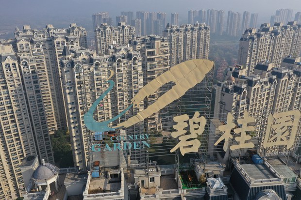 China’s last property giant left standing delays debt repayments