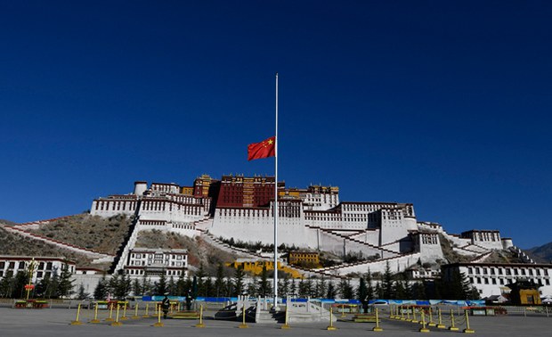 Chinese government treats diplomats to Tibet tour in run-up to rights review