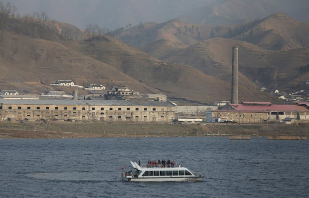 North Korea installs electric fences around new bridge to China