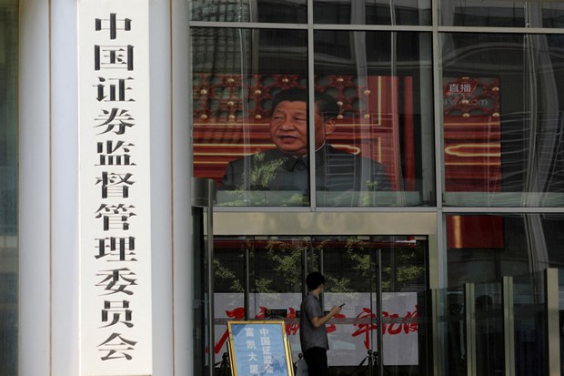 China replaces top regulator as it attempts to end stock market rout