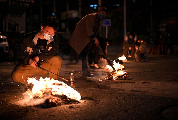 Chinesische Städte verbieten das Verbrennen von „Geistergeld“ vor dem Grabfest