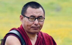 Drei Jahre später ist der Aufenthaltsort des tibetischen Dichters ein Rätsel
