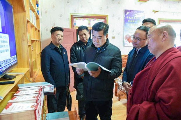 He Moubou (C), secretary of China's State Party Committee, visits Tibetan monks in Machu County, Kanlho Tibetan Autonomous Prefecture, in China's Gansu province, March 19, 2024. (Citizen journalist)