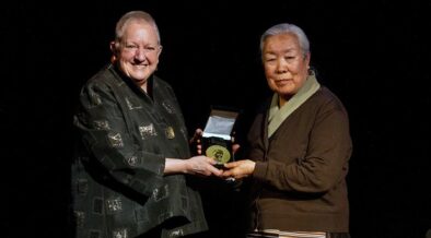Die Schwester des Dalai Lama erhält Auszeichnung für die Ausbildung von Tibetern im Exil